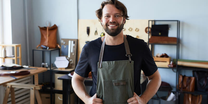 Artisan dans son atelier