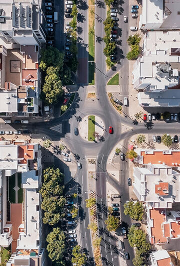 Vue plongeante des rues d'une ville