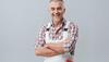 Artisan peintre souriant