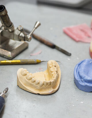 DevenirProthésisteDentaire_MétierArtisanat_CMAFrance