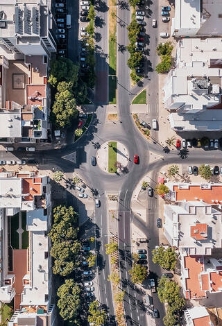 Vue plongeante des rues d'une ville